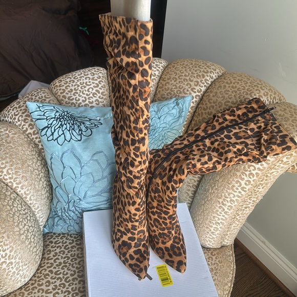NIB X2B faux suede leopard stiletto knee boot - Picture 4 of 13